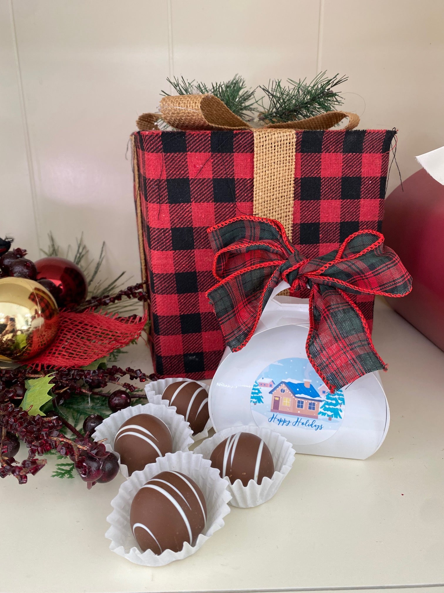 Petite Holiday Tulip Box Favors — Filled with 4 Signature Biens - The Dessert Ladies