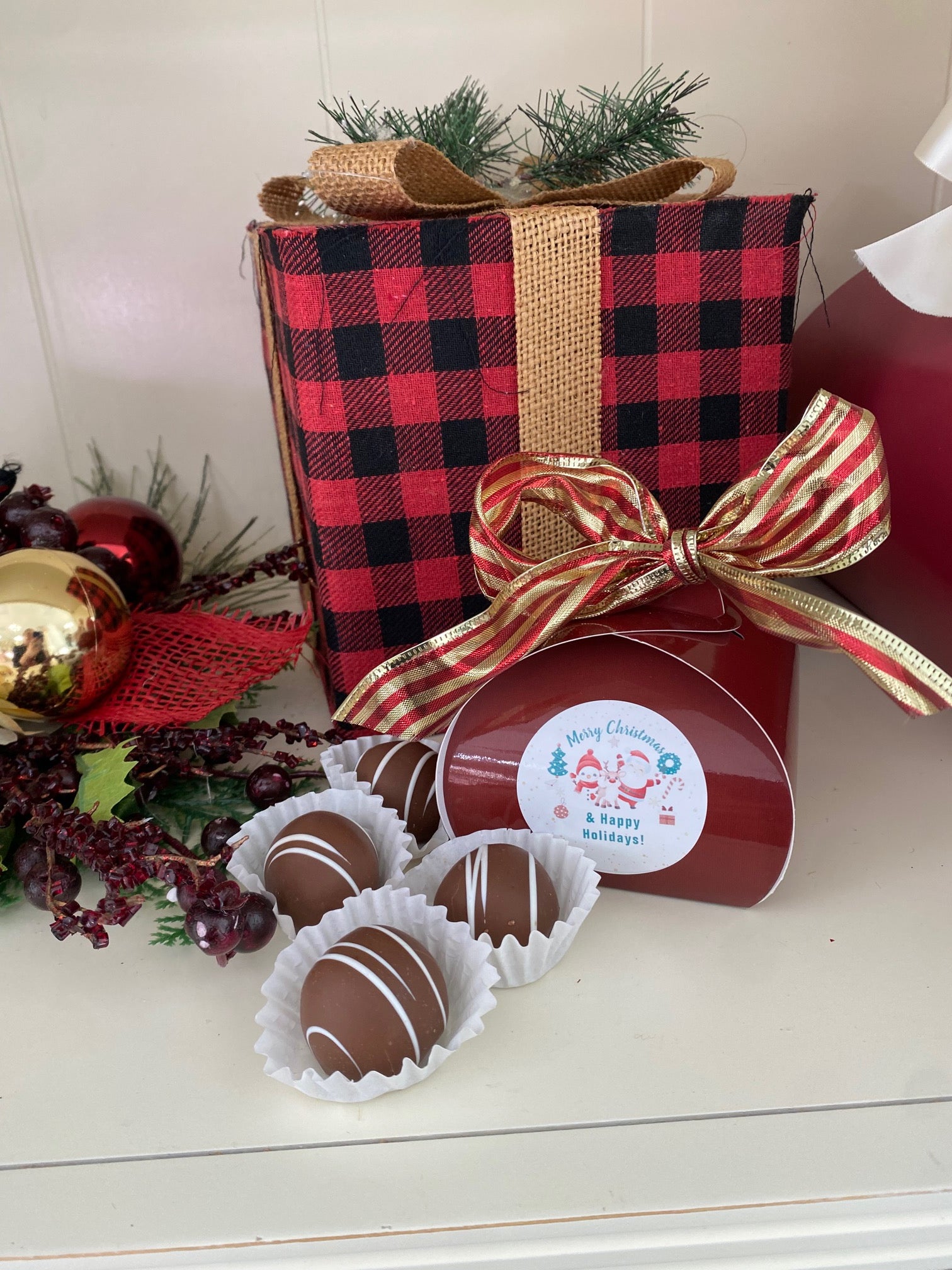 Petite Holiday Tulip Box Favors — Filled with 4 Signature Biens - The Dessert Ladies