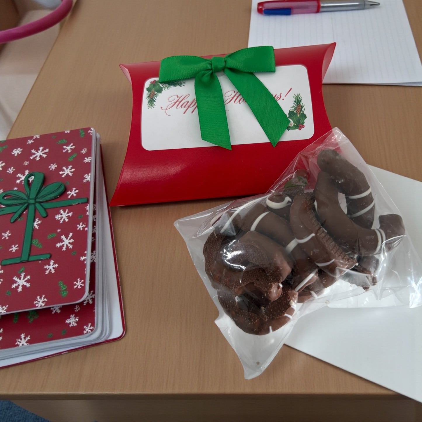 Petite Santa Pillow Box — Chocolate Covered Pretzel Bits - The Dessert Ladies