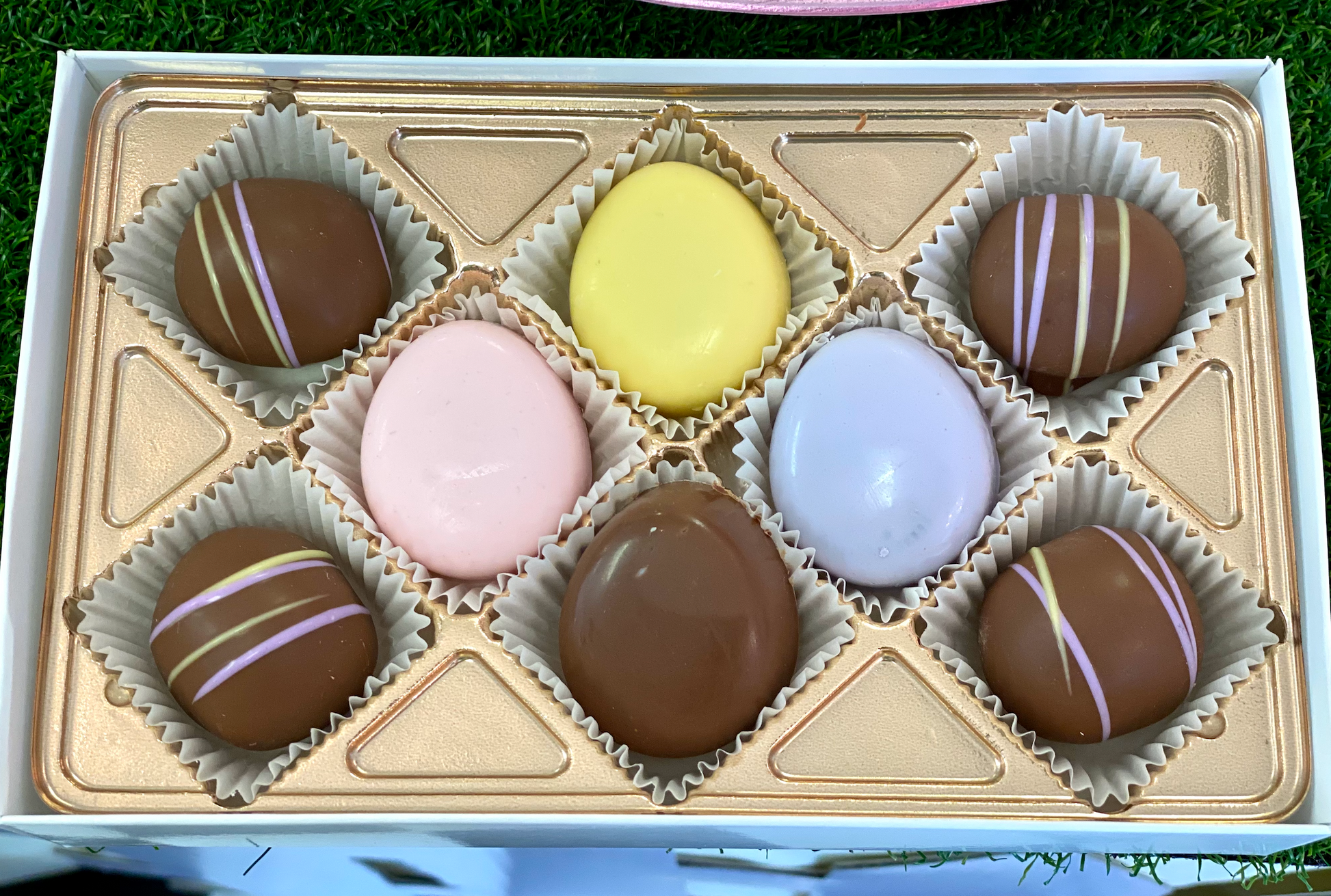 Easter Mixed Mini Oreo and Bien Box - The Dessert Ladies